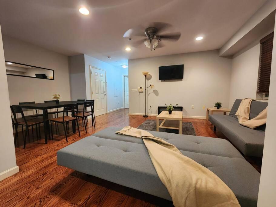 Luxury 2 Bed Apt, Mins To Nyc! Union City Buitenkant foto